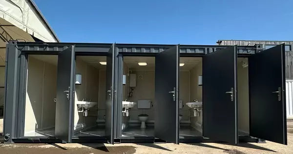 Módulo sanitário novo de 6 metros