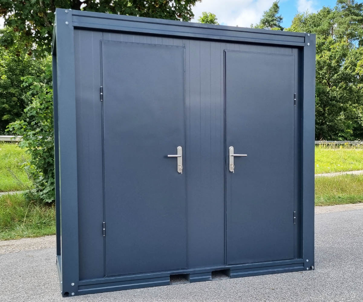 Contentor sanitário novo de 2,40 × 1,20 m com cabine dupla independente