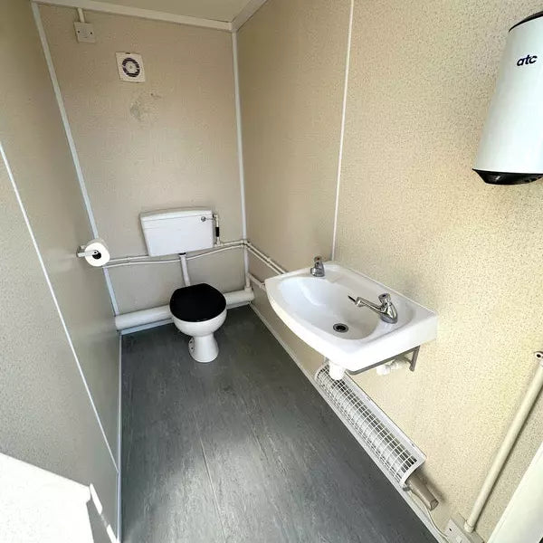 Módulo sanitário novo de 6 metros