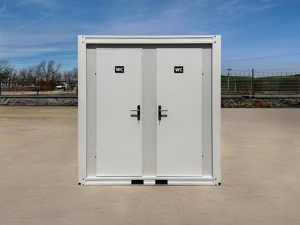 Contentor sanitário novo de 2,20 × 1,20 m com sanitário duplo