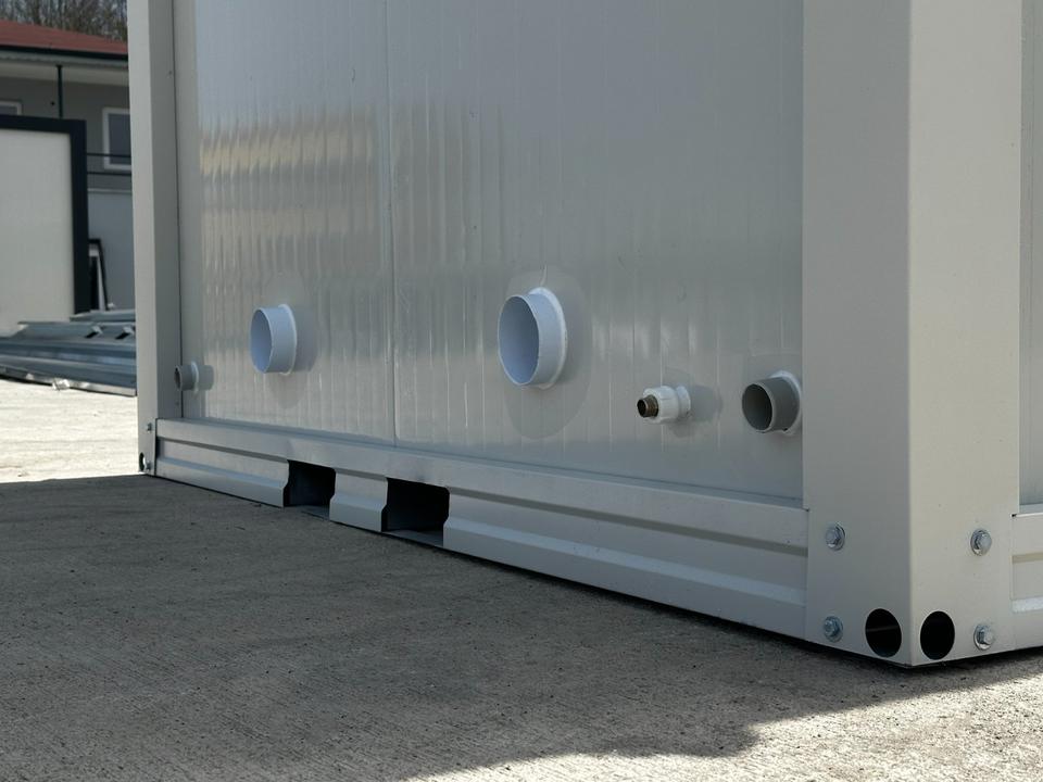 Contentor sanitário novo de 2,20 × 1,20 m com sanitário duplo