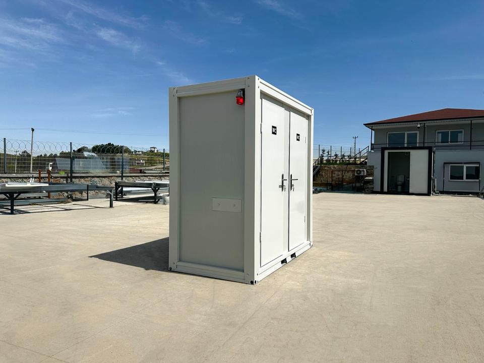 Contentor sanitário novo de 2,20 × 1,20 m com sanitário duplo