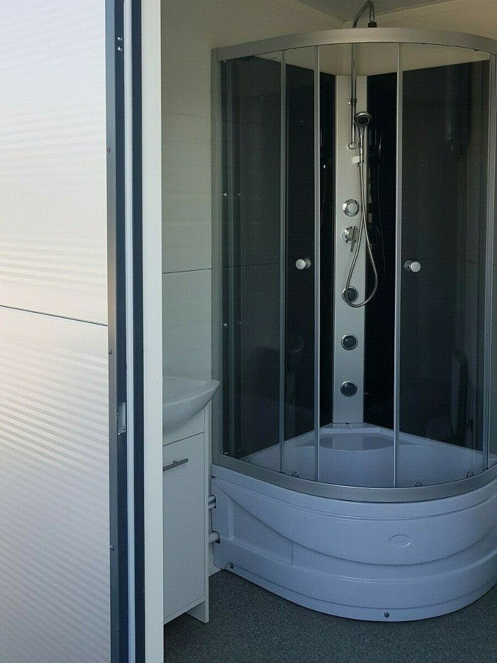 Contentor sanitário novo de 2 × 2 × 2,8 m