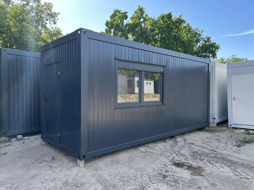 Contentor habitável novo de 6,00 × 2,43 m com cozinha americana, sanita e chuveiro,