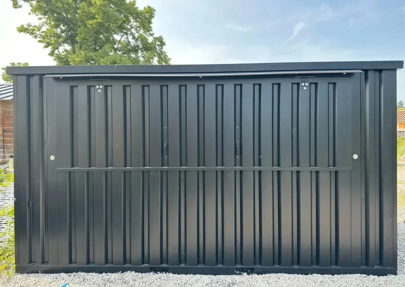 Contentor modular novo de 4 × 2 m, adaptado para servir de bar, snack-bar