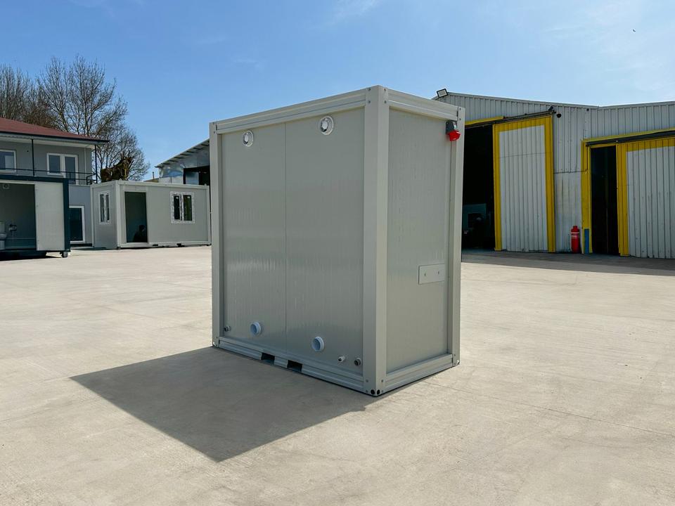 Contentor sanitário novo de 2,20 × 1,20 m com sanitário duplo