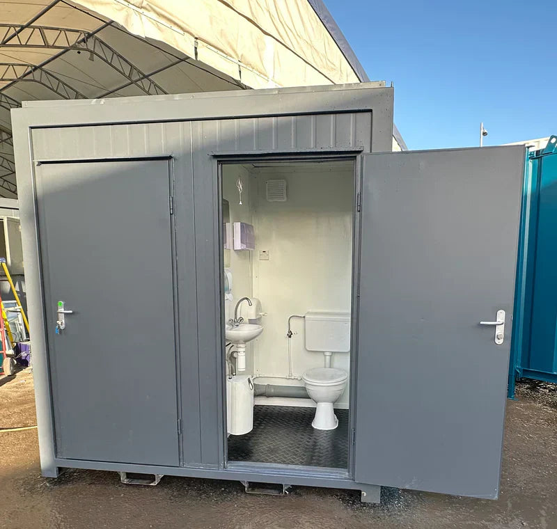 Contentor sanitário novo de 2,4 × 1,5 m