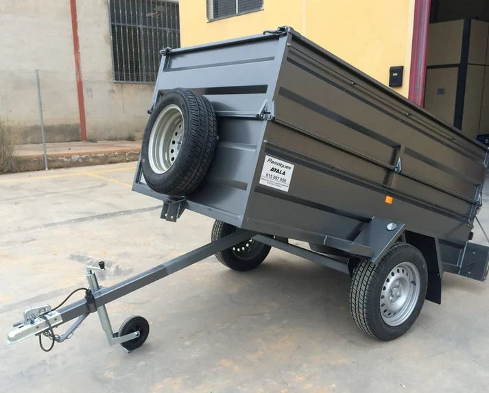 Reboque basculante novo com sobregrades nas laterais – 220 × 130 × 50 + 35 cm – PBT de 750 kg