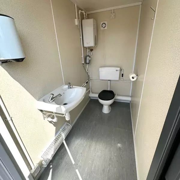 Módulo sanitário novo de 6 metros