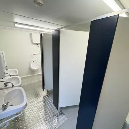 Novo bloco sanitário "3 + 1" de 4,8 × 2,7 m