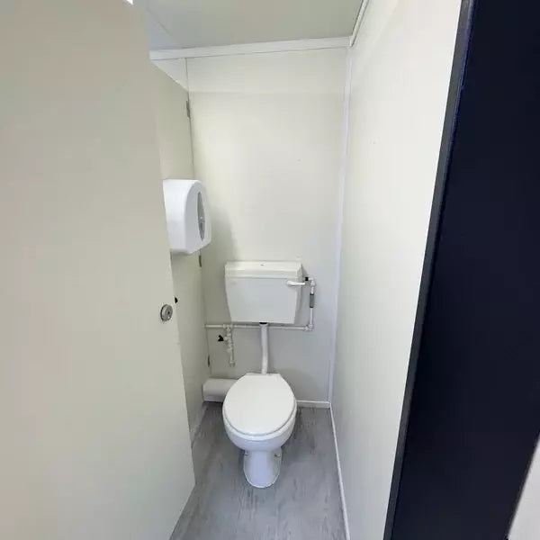 Novo bloco sanitário "3 + 1" de 4,8 × 2,7 m