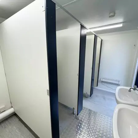 Novo bloco sanitário "3 + 1" de 4,8 × 2,7 m
