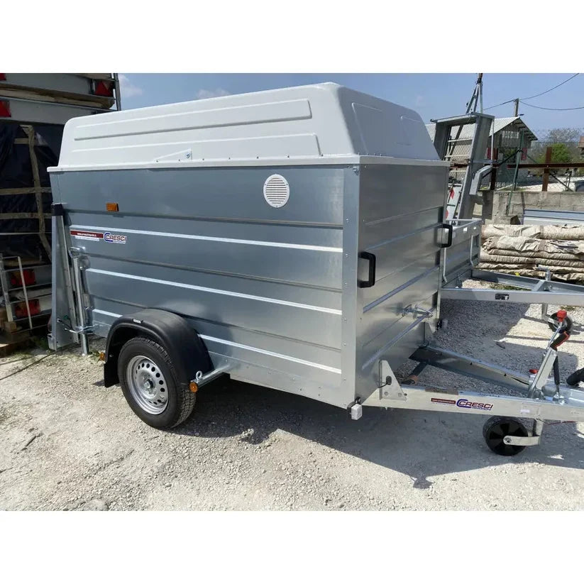 Reboque de caixa nova Cresci PT6F com sistema de travagem, concebido com uma caixa fechada de 226 × 130 × 143 cm e PBT de 750 kg.