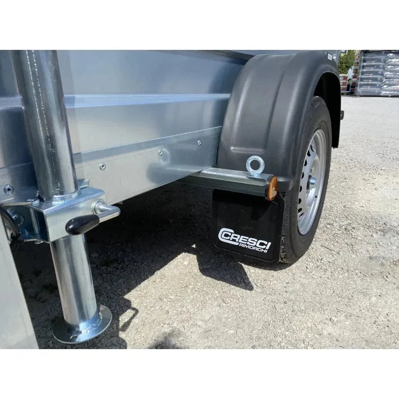 Reboque de caixa nova Cresci PT6F com sistema de travagem, concebido com uma caixa fechada de 226 × 130 × 143 cm e PBT de 750 kg.