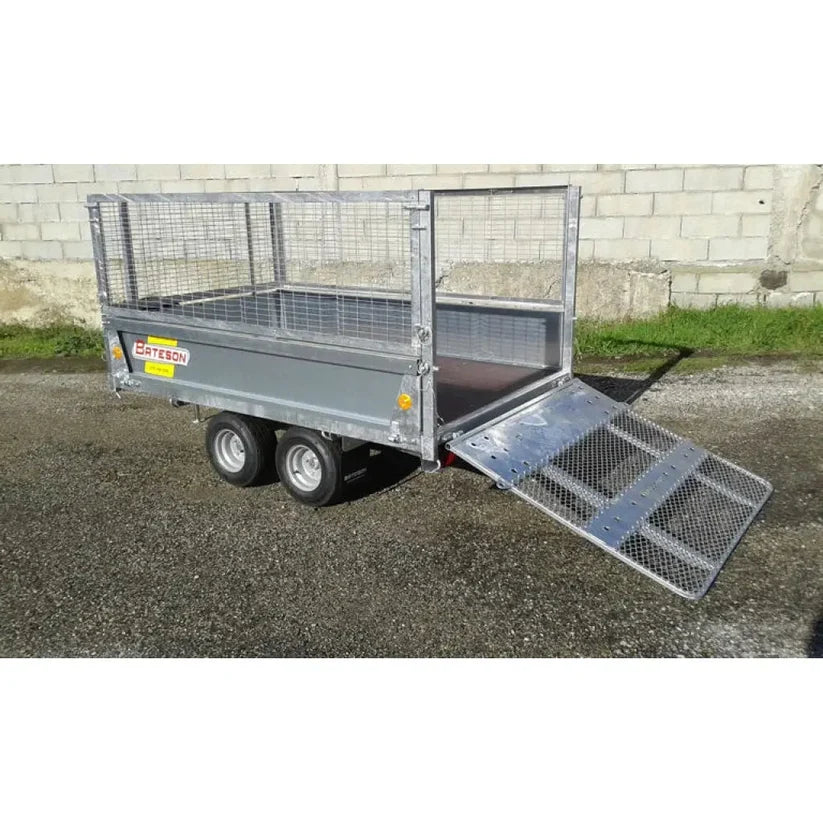 Reboque basculante hidráulico Bateson novo, de eixo duplo, com PBT de 750 kg e área de carga útil de 2.100 × 1.250 mm.