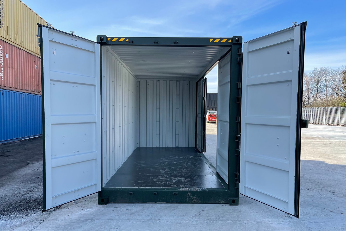 Contentor marítimo novo de 20 pés High Cube (HC) com portas laterais