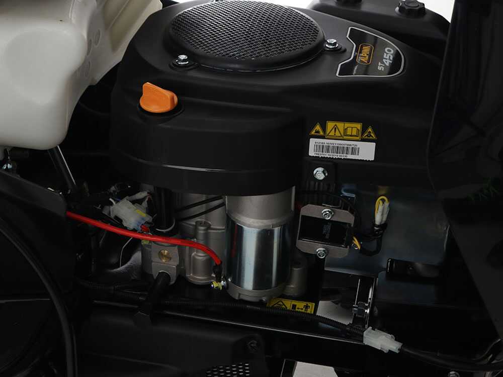 O Alpina AT4 98 HA é um trator corta-relva a gasolina equipado com um motor ST 450 Powered by STIGA de 432 cm³