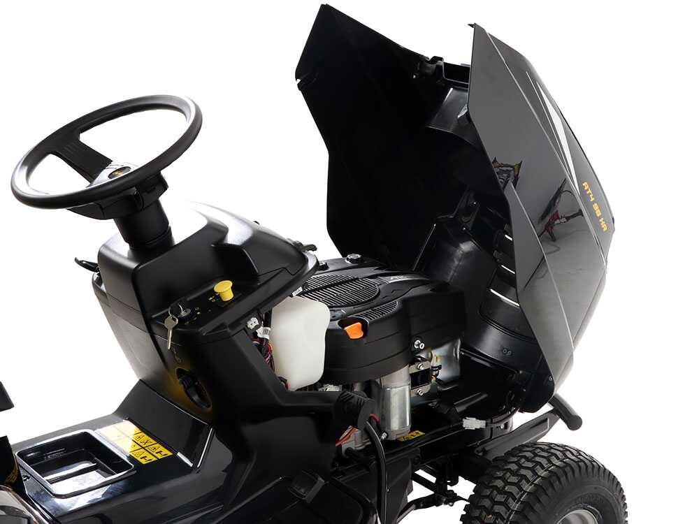 O Alpina AT4 98 HA é um trator corta-relva a gasolina equipado com um motor ST 450 Powered by STIGA de 432 cm³