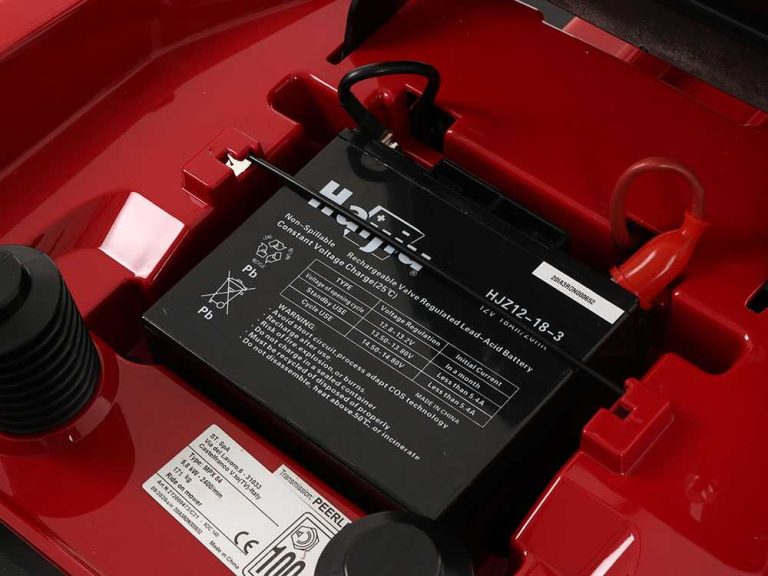 O Castelgarden XDC 140 é um trator corta-relva a gasolina concebido para a manutenção de jardins e zonas relvadas. Está equipado com um motor STIGA ST 350 de 352 cm³,