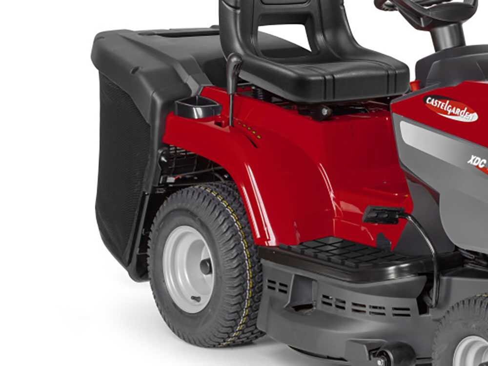 O Castelgarden XDC 140 é um trator corta-relva a gasolina concebido para a manutenção de jardins e zonas relvadas. Está equipado com um motor STIGA ST 350 de 352 cm³,