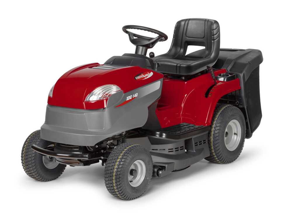 O Castelgarden XDC 140 é um trator corta-relva a gasolina concebido para a manutenção de jardins e zonas relvadas. Está equipado com um motor STIGA ST 350 de 352 cm³,